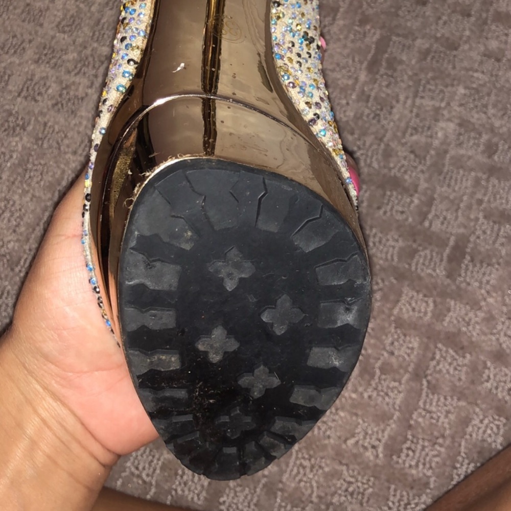 Heels - Picture 3 of 3
